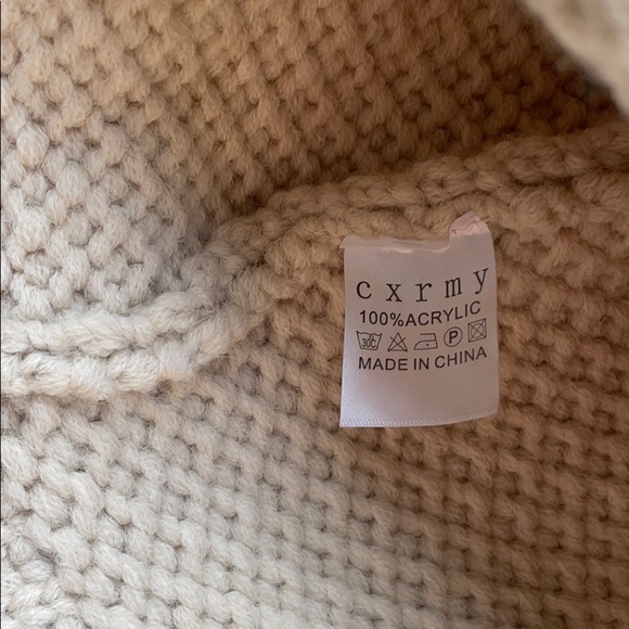 ✨Hats in this closet: Two for $15 - Picture 3 of 3